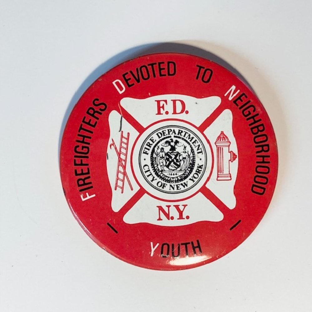VINTAGE 1960s-1970s NYC FIRE DEPT. YOUTH NEIGHBORHOOD PIN—GREAT FOR COLLECTORS!
